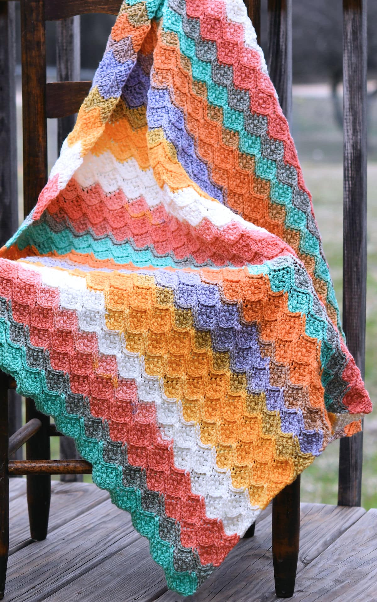 snuggle-up-with-the-dragon-scales-baby-blanket-daily-crochet